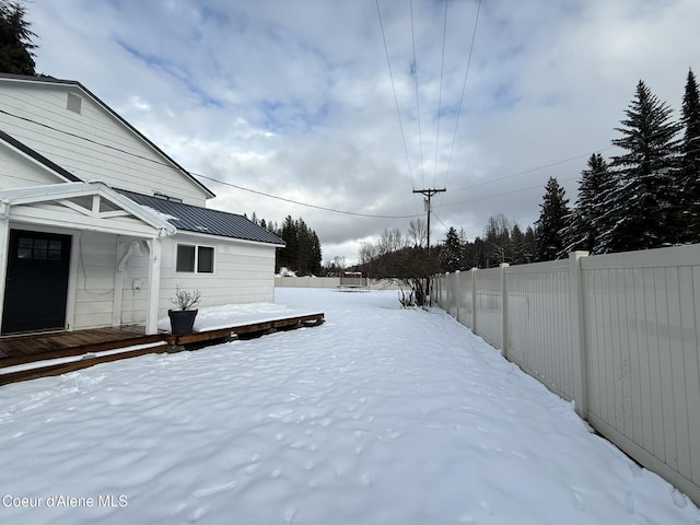 view of yard layered in snow