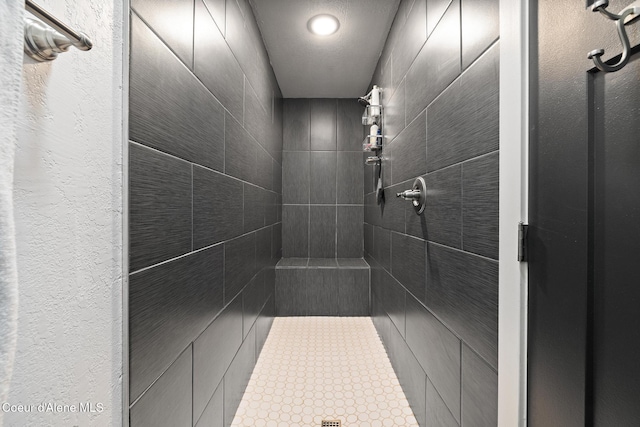 bathroom featuring tiled shower