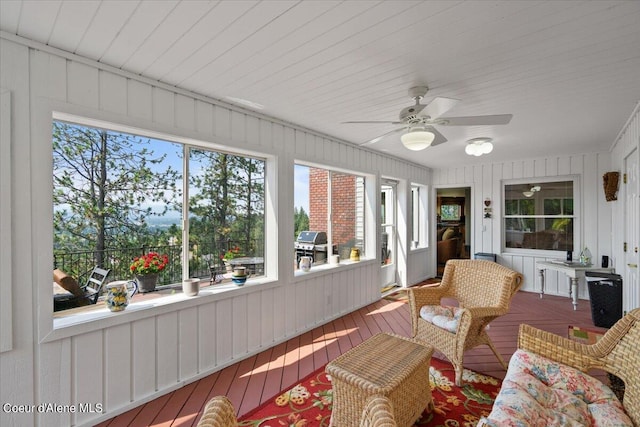 sunroom / solarium with ceiling fan