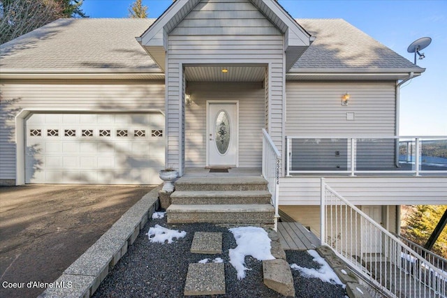 view of front facade featuring a garage