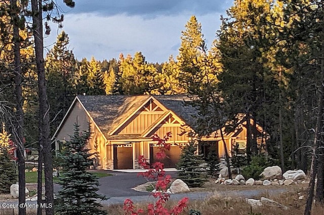 view of front facade featuring board and batten siding