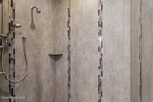 interior details with a tile shower