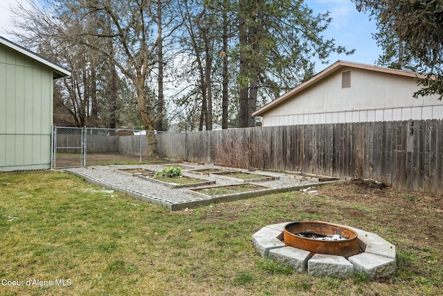 view of yard with a fire pit