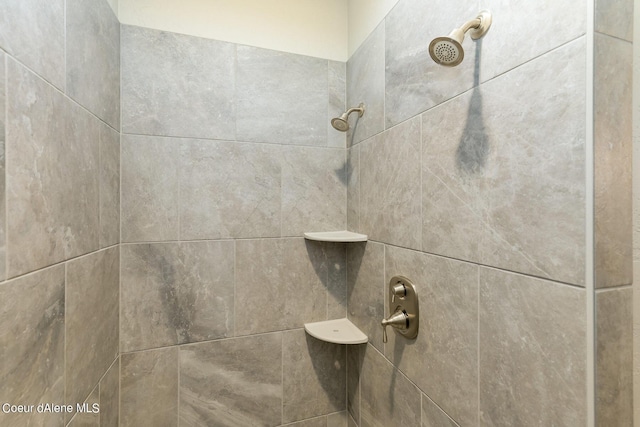 interior details with a tile shower