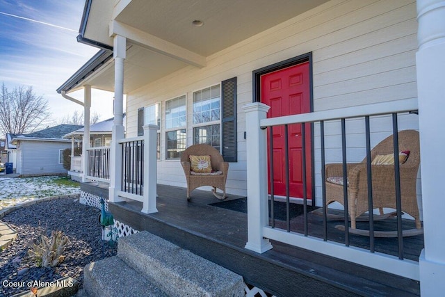 doorway to property with covered porch