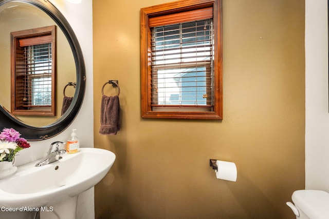 bathroom featuring sink and toilet