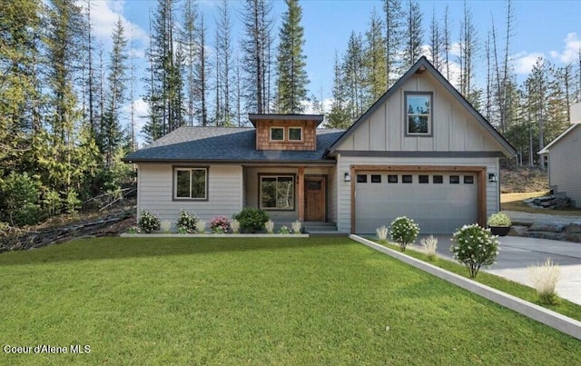 view of front of home featuring a front yard and a garage