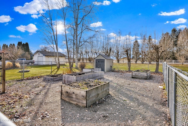 view of yard featuring a storage unit