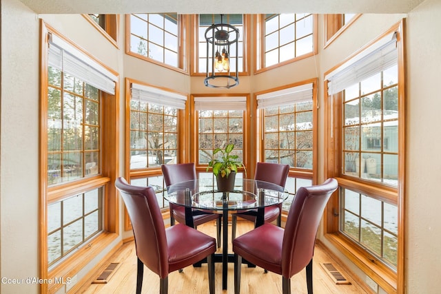 dining space featuring plenty of natural light, a chandelier, and light hardwood / wood-style floors