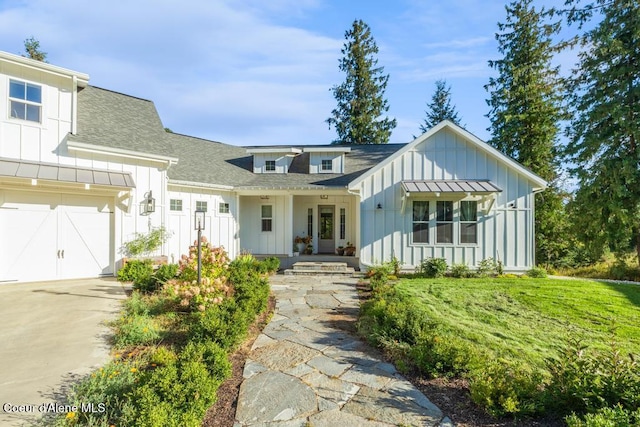 view of front of property featuring a garage and a front yard