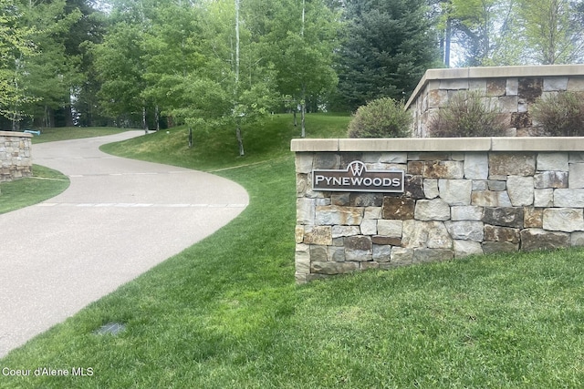 community / neighborhood sign with a lawn