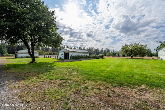 view of yard with an outdoor structure