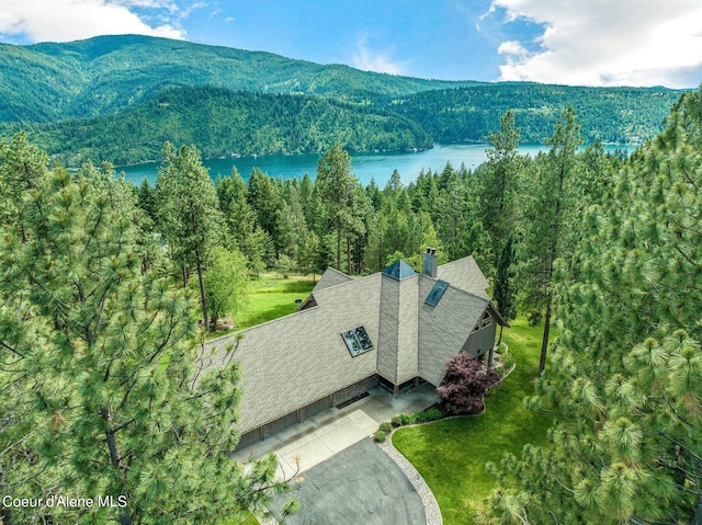 birds eye view of property featuring a water and mountain view