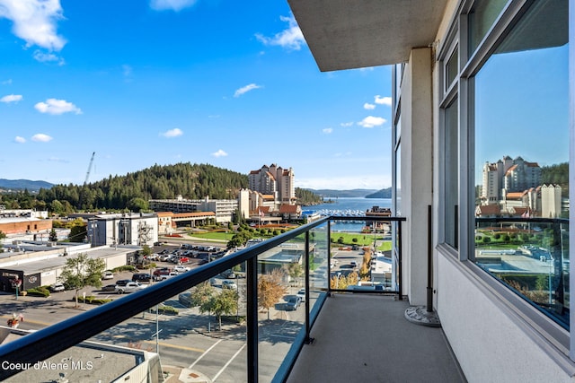 balcony featuring a mountain view