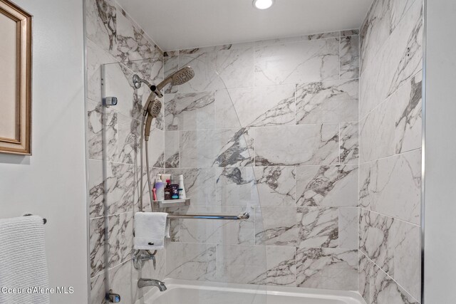 bathroom featuring tiled shower / bath