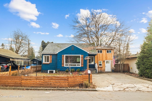 view of front of property