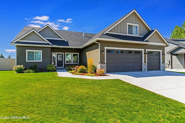 craftsman house featuring a garage and a front lawn