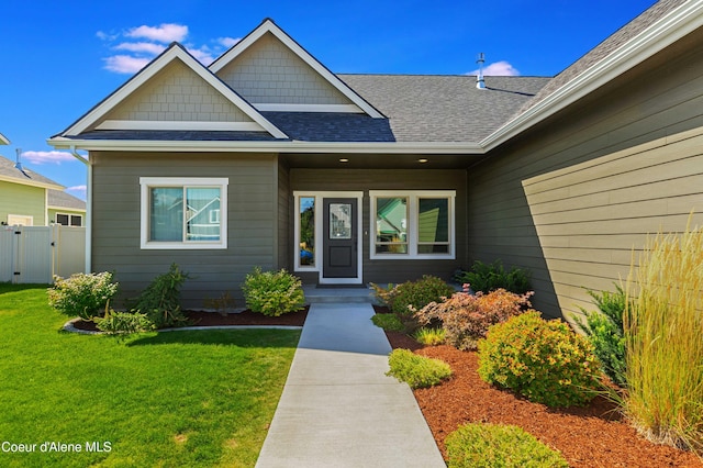 view of front of home featuring a front yard