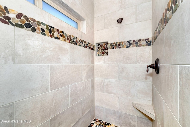 bathroom featuring a tile shower