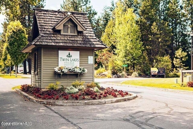 view of community / neighborhood sign