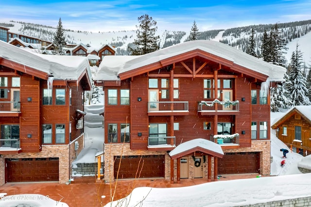 view of front facade featuring a garage and a mountain view