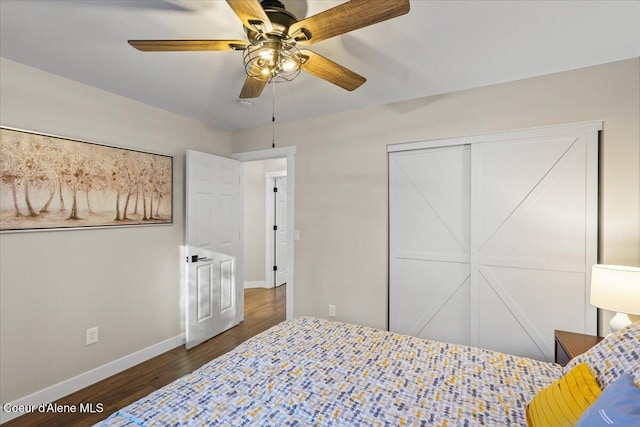 bedroom featuring dark wood-type flooring, a closet, and ceiling fan