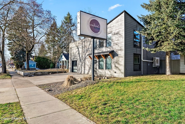 1715 Sherman Ave, Coeur Dalene, ID 83814 - view of front facade with a front lawn