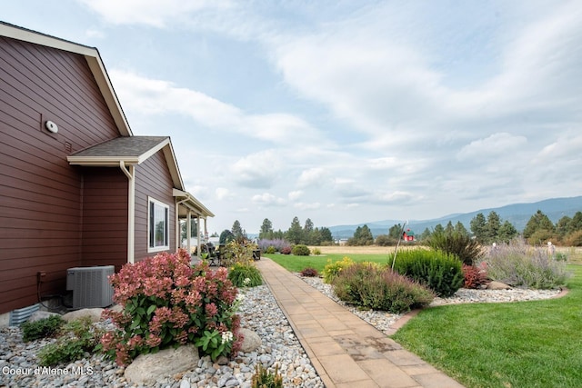 view of yard featuring a mountain view and central air condition unit
