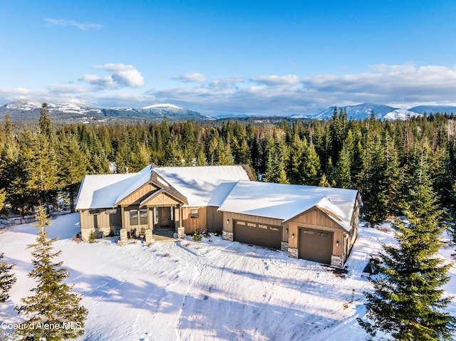 view of front of home with a mountain view and a garage