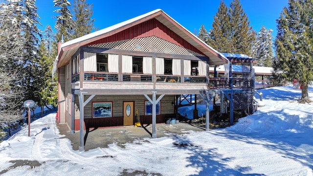 view of front of property featuring a wooden deck