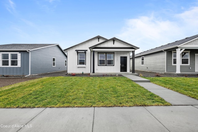 view of front of house with covered porch and a front lawn