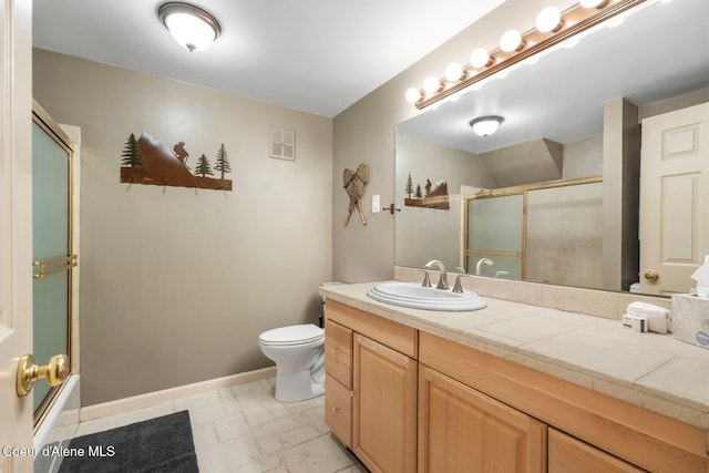 full bathroom with toilet, bath / shower combo with glass door, vanity, visible vents, and baseboards