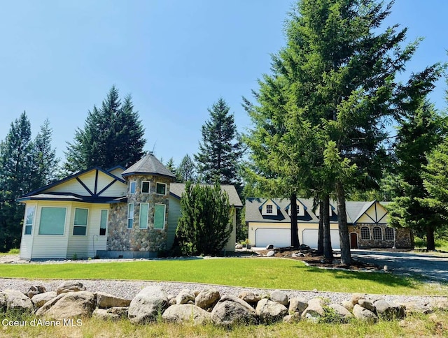 view of front facade with a garage and a front yard