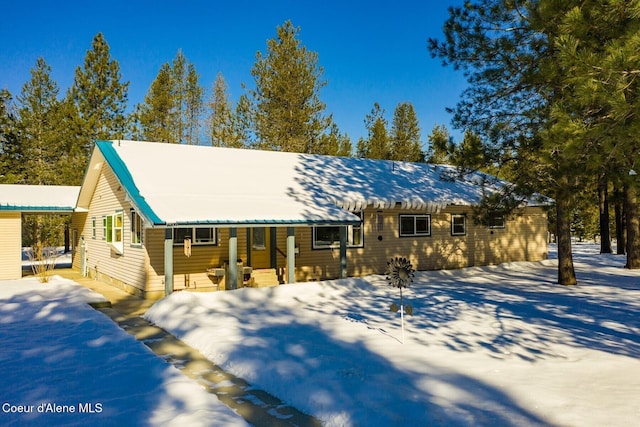 view of front of property featuring a porch