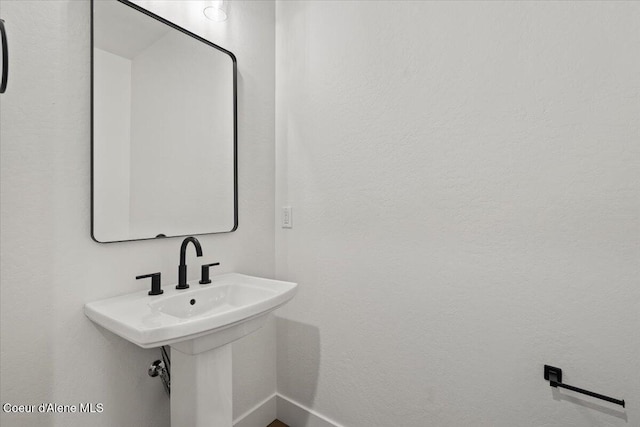 bathroom featuring sink