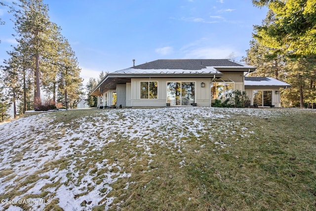 5006 S Brentwood Ln, Coeur Dalene, ID 83814 - view of front of home with a front lawn