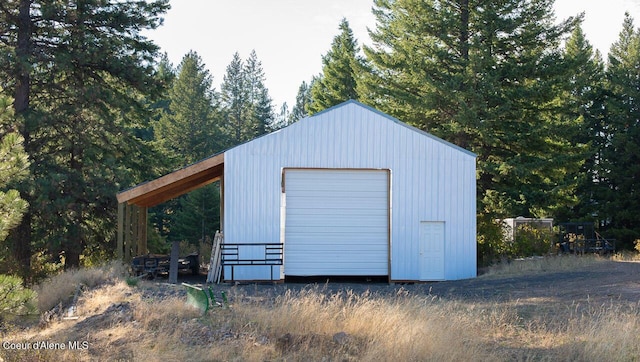 garage featuring a garage