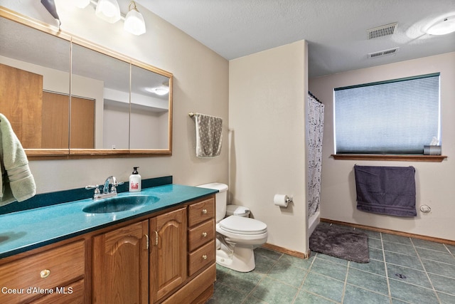 full bathroom featuring toilet, curtained shower, visible vents, and vanity