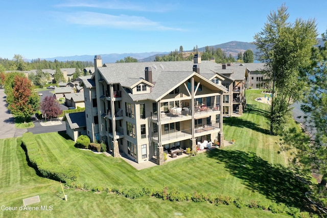 bird's eye view with a mountain view