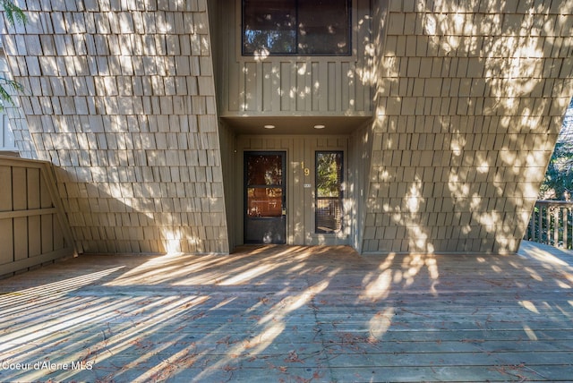 property entrance featuring a wooden deck