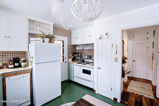315 Montana St, Mullan, ID 83846 - kitchen featuring a notable chandelier, under cabinet range hood, white appliances, white cabinetry, and light countertops