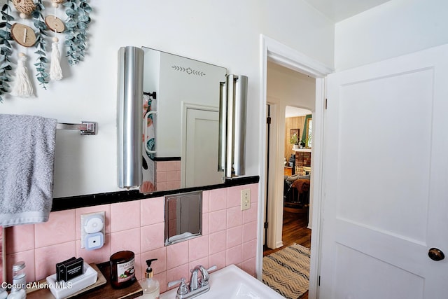 315 Montana St, Mullan, ID 83846 - bathroom with tile walls