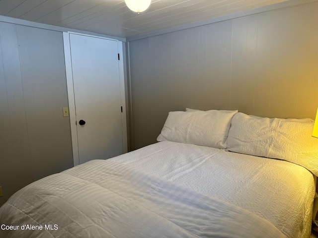 bedroom featuring a closet