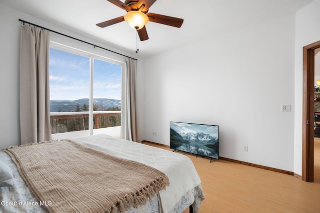 bedroom with light wood-type flooring, ceiling fan, and baseboards