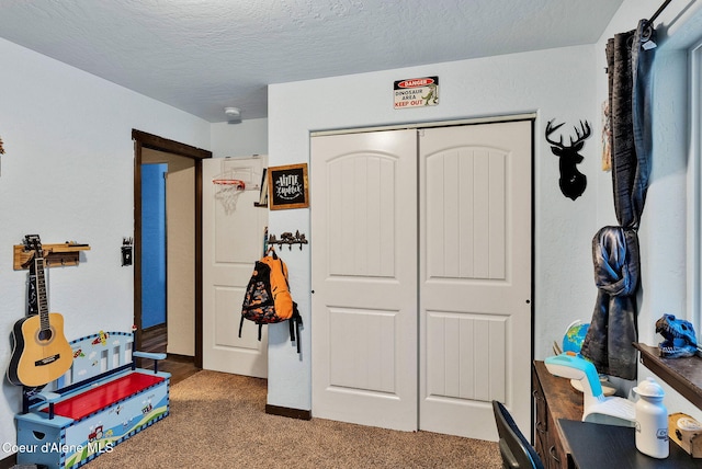 bedroom with carpet, a closet, and a textured ceiling