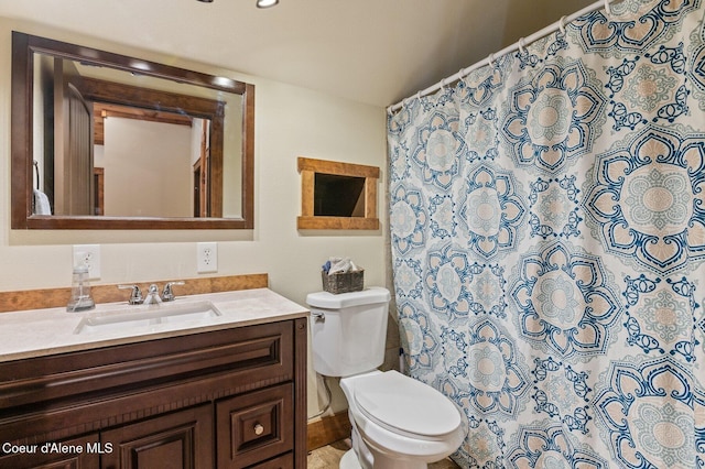 full bathroom featuring vanity, toilet, and a shower with curtain