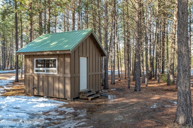 view of outdoor structure featuring an outbuilding and entry steps