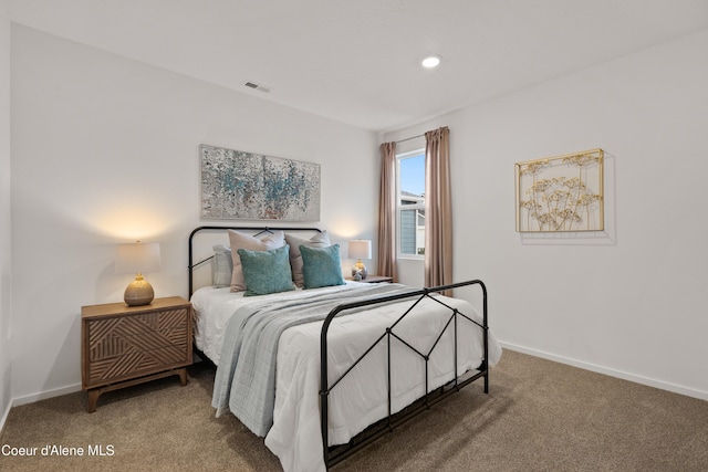 bedroom featuring carpet, visible vents, baseboards, and recessed lighting