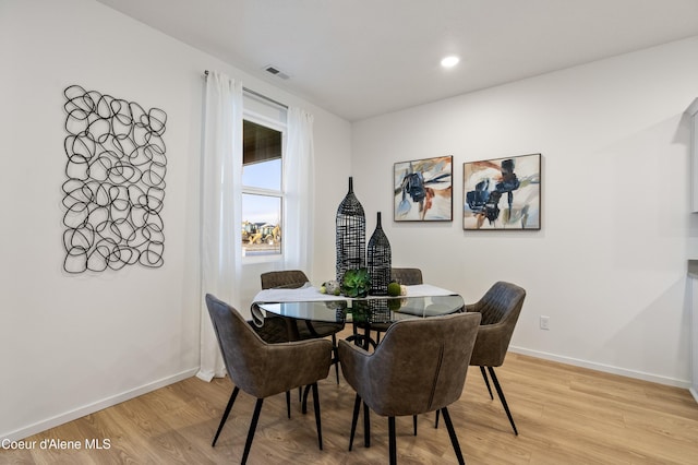 dining room with recessed lighting, light wood-type flooring, visible vents, and baseboards