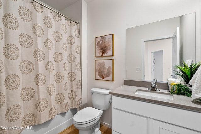 full bath with toilet, a shower with shower curtain, and vanity